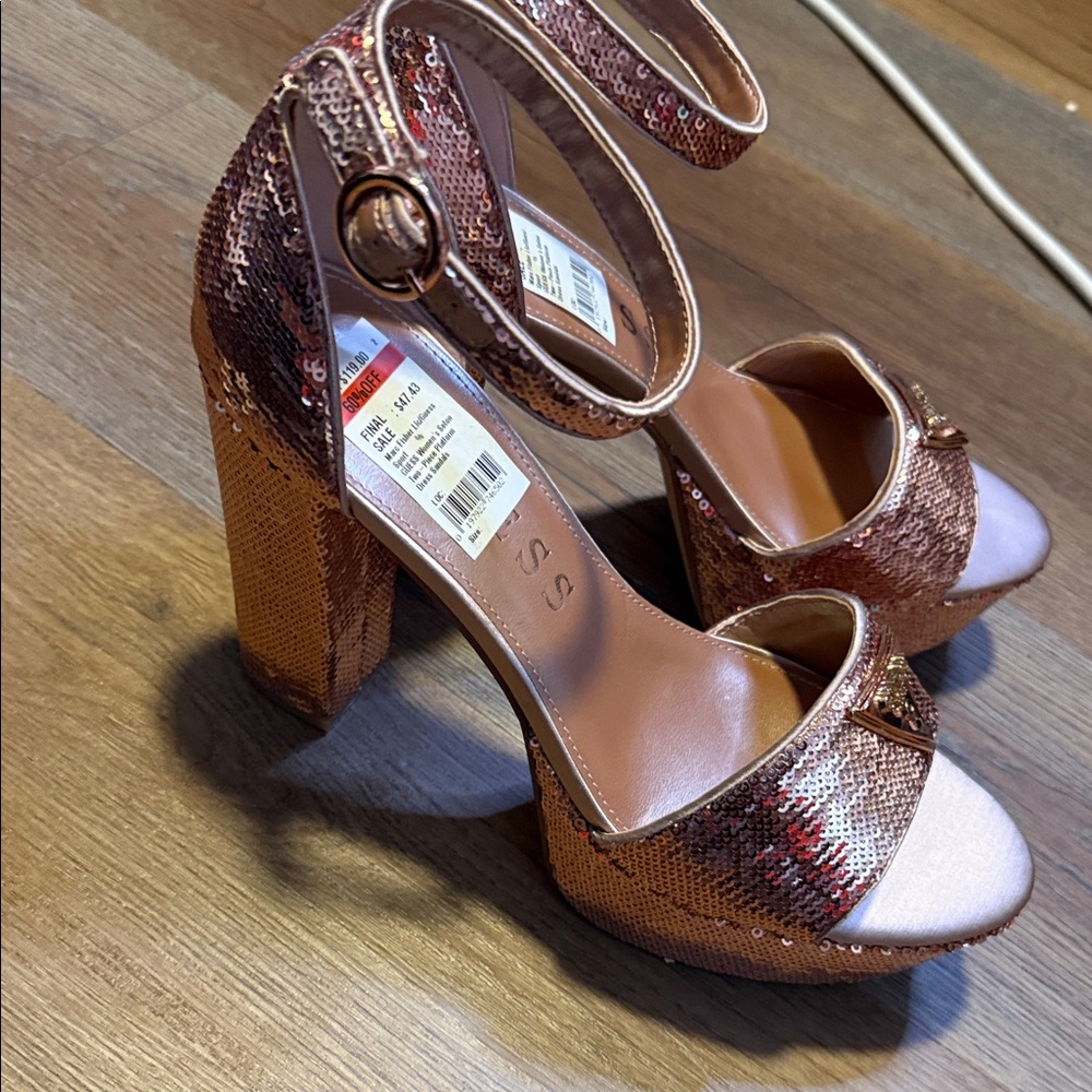 Guess Women's Metallic Rose Heels - Picture 5 of 15